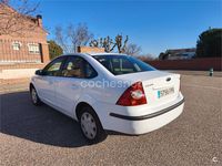 Usado Ford Focus Trend 90 CV (66 kW) 2007 Blanco Berlina