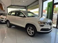 Usado Skoda Karoq Ambition 150 CV (110 kW) 2021 Blanco SUV