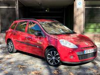 Usado Renault Clio II Authentique 75 CV (55 kW) 2009 Rojo Berlina