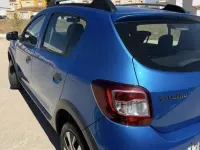 Usado Dacia Sandero Stepway 90 CV (66 kW) 2013 Azul Utilitario