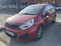 Usado Kia Rio 85 CV (62 kW) 2012 Rojo Berlina