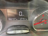 Usado Peugeot 208 Style 68 CV (50 kW) 2015 Negro Utilitario