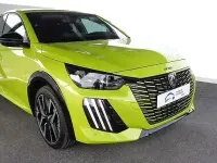 Usado Peugeot e-208 GT 114 kW (156 CV) 2024 Amarillo Utilitario