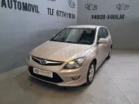 Usado Hyundai i30 Comfort 90 CV (66 kW) 2011 Beige Berlina