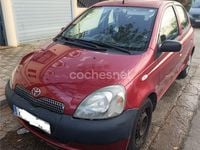 Usado Toyota Yaris T2 65 CV (47 kW) 2003 Rojo Berlina