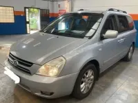 Usado Kia Carnival 185 CV (136 kW) 2007 Gris / plata Monovolumen