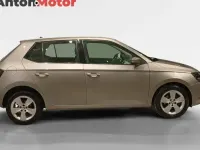Usado Skoda Fabia Active 90 CV (66 kW) 2016