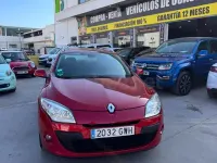 Usado Renault Mégane GrandTour Dynamique 110 CV (80 kW) 2010 Granate Familiar