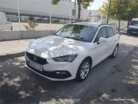 Usado Seat Leon Style 130 CV (95 kW) 2020 Blanco Familiar