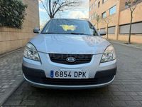Usado Kia Rio EX 97 CV (71 kW) 2005 Gris / plata Berlina