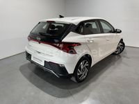 Usado Hyundai i20 84 CV (61 kW) 2024 Blanco Berlina