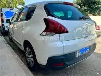 Usado Peugeot 3008 Style 120 CV (88 kW) 2015 Blanco Familiar