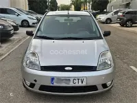 Usado Ford Fiesta Trend 80 CV (58 kW) 2004 Blanco Utilitario