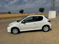 Usado Peugeot 206 70 CV (51 kW) 2009 Blanco Berlina
