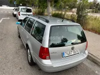 Usado VW Golf IV Highline 100 CV (73 kW) 2001 Gris / plata Familiar