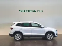 Usado Skoda Karoq Selection 150 CV (110 kW) 2025 Blanco SUV