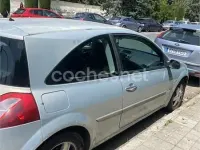 Usado Renault Mégane Dynamique 115 CV (84 kW) 2004 Gris / plata Berlina