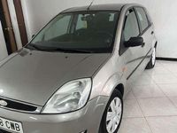 Usado Ford Fiesta Trend 68 CV (50 kW) 2004 Beige Utilitario