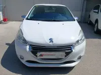 Usado Peugeot 208 Allure 92 CV (67 kW) 2014 Blanco Utilitario