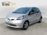 Usado Toyota Aygo 68 CV (50 kW) 2008 Gris / plata Utilitario