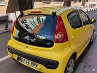 Usado Peugeot 107 68 CV (50 kW) 2011 Amarillo Utilitario