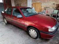 Usado Opel Vectra 116 CV (85 kW) 1991 Granate Utilitario