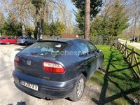 Usado Seat Leon 90 CV (66 kW) 2000 Gris / plata Utilitario