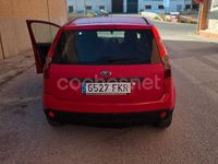 Usado Ford Fiesta Ambiente 68 CV (50 kW) 2007 Rojo Berlina
