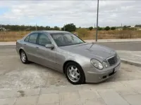 Usado Mercedes E220 Classic 150 CV (110 kW) 2004 Gris / plata Berlina
