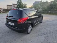 Usado Peugeot 207 90 CV (66 kW) 2007 Negro Familiar