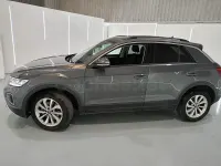 Usado VW T-Roc Life 150 CV (110 kW) 2023 Gris / plata SUV