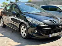 Usado Peugeot 207 Active 75 CV (55 kW) 2012 Negro Berlina