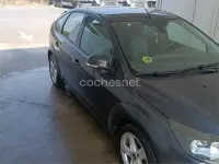 Usado Ford Focus Trend 109 CV (80 kW) 2010 Gris / plata Berlina