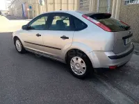 Usado Ford Focus Trend 109 CV (80 kW) 2006 Gris / plata Berlina