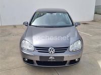 Usado VW Golf IV Highline 102 CV (75 kW) 2005 Gris / plata Berlina