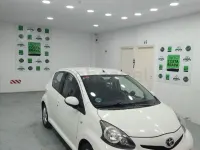 Usado Toyota Aygo Live 68 CV (50 kW) 2013 Blanco Utilitario