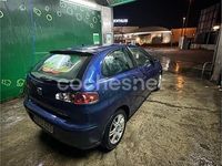 Usado Seat Ibiza Sport 100 CV (73 kW) 2002 Azul Berlina