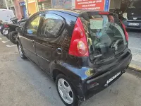 Usado Peugeot 107 68 CV (50 kW) 2008 Negro Utilitario
