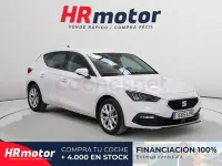 Usado Seat Leon Style 110 CV (80 kW) 2021 Blanco Berlina