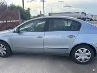 Usado VW Passat Trendline 105 CV (77 kW) 2006 Gris / plata Berlina