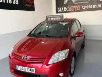 Usado Toyota Auris 97 CV (71 kW) 2010 Granate Utilitario