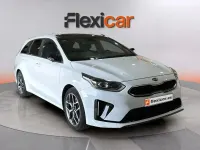 Usado Kia Ceed GT GT-Line 120 CV (88 kW) 2019 Blanco Familiar
