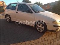 Usado Seat Ibiza 75 CV (55 kW) 2002 Blanco Berlina