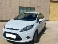 Usado Ford Fiesta Trend 68 CV (50 kW) 2009 Blanco Berlina