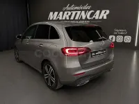 Usado Mercedes B200 150 CV (110 kW) 2021 Gris / plata Monovolumen