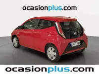 Usado Toyota Aygo Business Edition 69 CV (50 kW) 2017 Rojo Utilitario