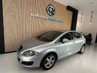 Usado Seat Leon Style 105 CV (77 kW) 2010 Gris / plata Utilitario