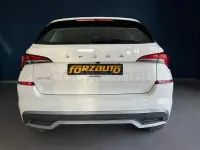 Usado Skoda Kamiq Ambition 110 CV (80 kW) 2021 Blanco SUV