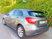 Usado Mercedes A180 Style 109 CV (80 kW) 2013 Gris / plata Utilitario
