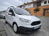 Usado Ford Tourneo Courier Trend 95 CV (69 kW) 2017 Blanco Monovolumen